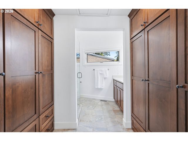20122 Ne INTERLACHEN Ln, Fairview, OR 97024