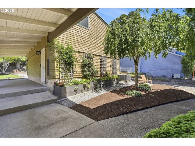 20122 Ne INTERLACHEN Ln, Fairview, OR 97024