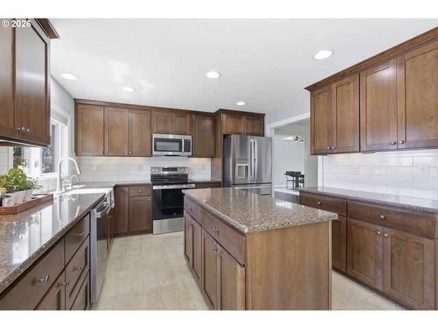 20122 Ne INTERLACHEN Ln, Fairview, OR 97024