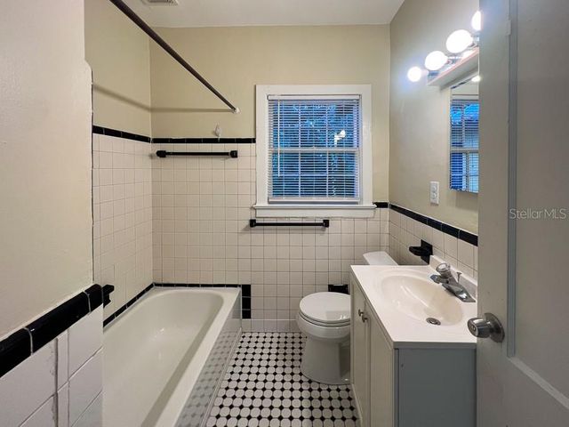 2734 SW 3RD PLACE, Gainesville, FL 32607