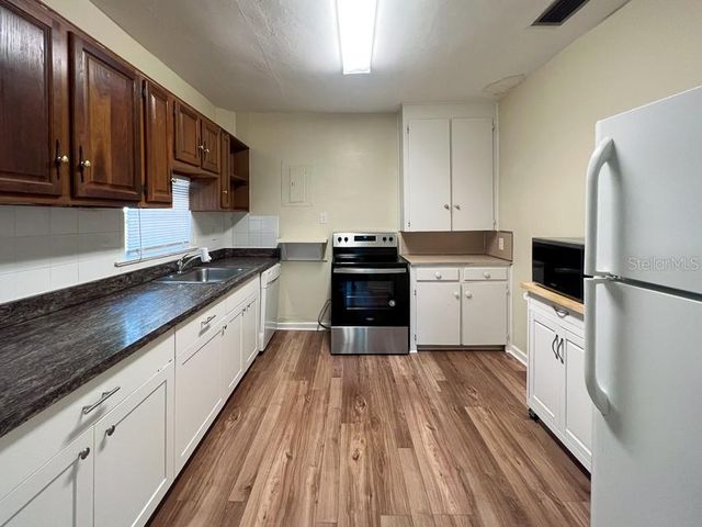 2734 SW 3RD PLACE, Gainesville, FL 32607