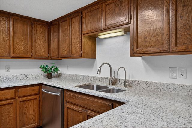 505 Oak Village Dr, San Antonio, TX 78253