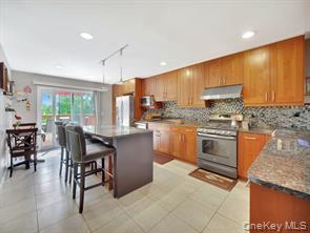 7 Medford Place, Nanuet, NY 10954