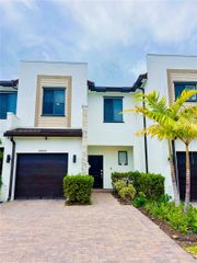 20610 NE 5th Place 6104, Miami, FL 33179
