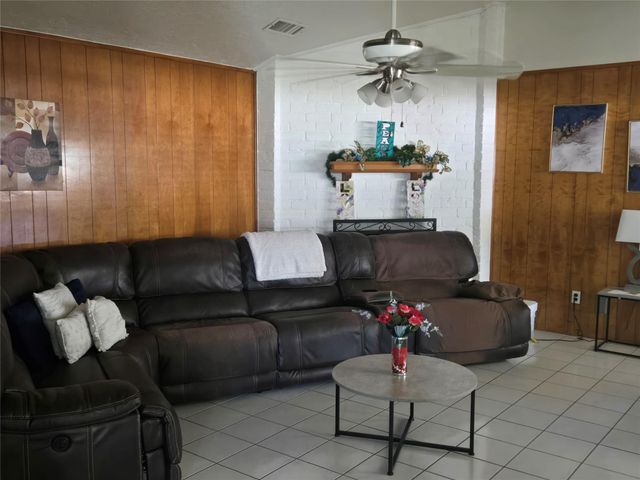 1911 Hilton Head Drive, Missouri City, TX 77459