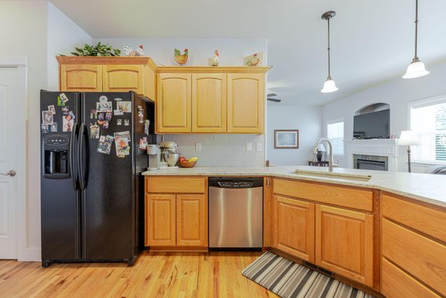 2241 SE Pilatus Lane, Bend, OR 97702