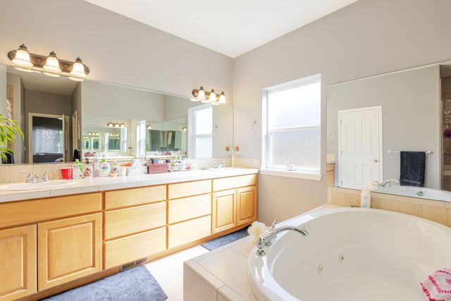 2241 SE Pilatus Lane, Bend, OR 97702