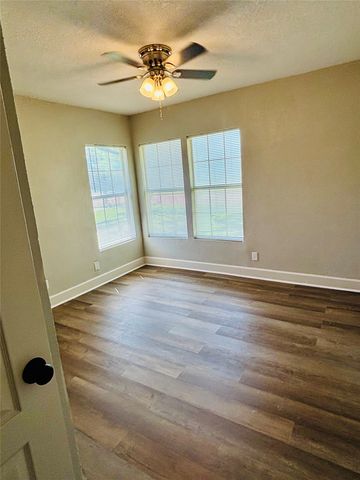 5433 Purington Avenue, Fort Worth, TX 76112