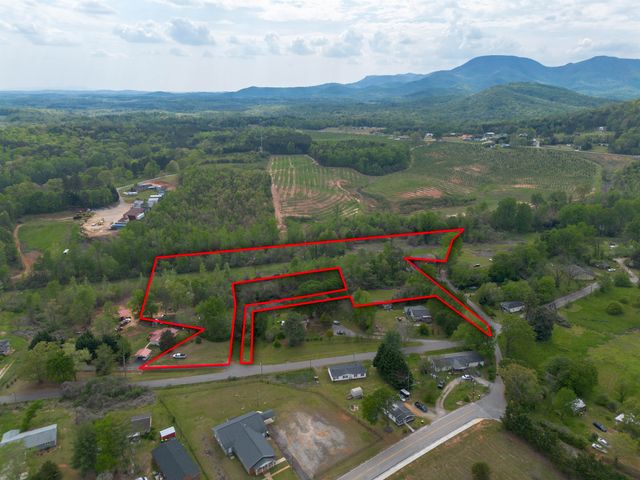 130 Sarah Dr, Landrum, SC 29356