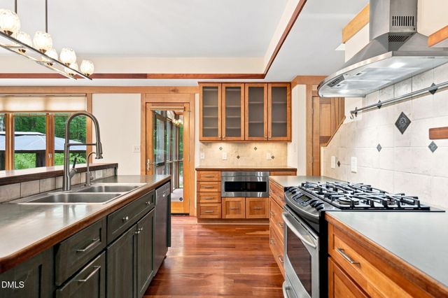 2219 Ridgewood Road, Chapel Hill, NC 27516