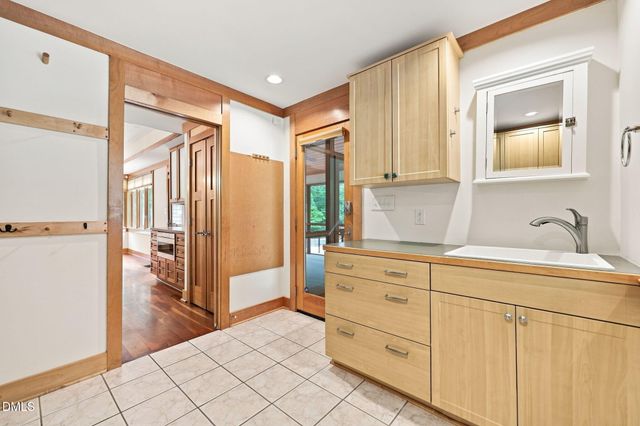 2219 Ridgewood Road, Chapel Hill, NC 27516