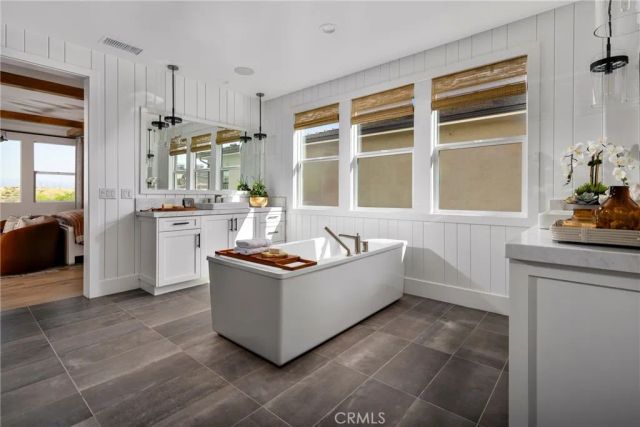 29900 N Camino Los Robles, Valencia, CA 91354