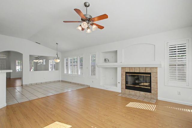 10115 Hampton Oak Dr, Elk Grove, CA 95624