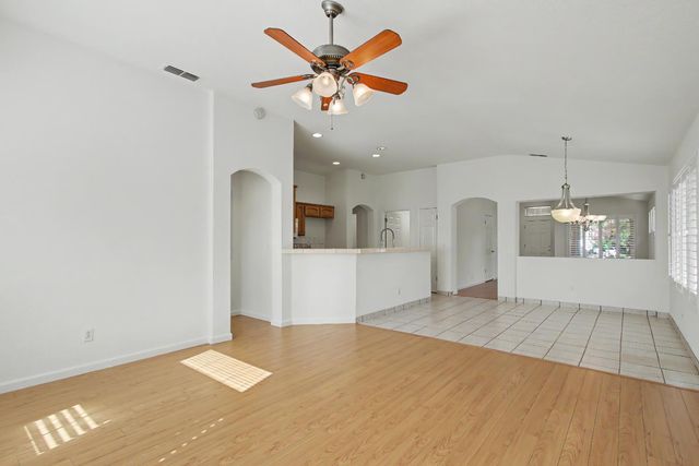 10115 Hampton Oak Dr, Elk Grove, CA 95624