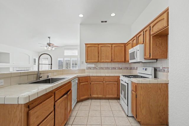 10115 Hampton Oak Dr, Elk Grove, CA 95624