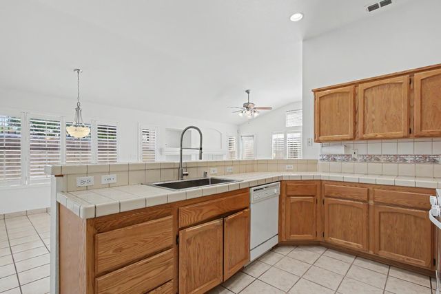 10115 Hampton Oak Dr, Elk Grove, CA 95624