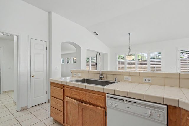 10115 Hampton Oak Dr, Elk Grove, CA 95624