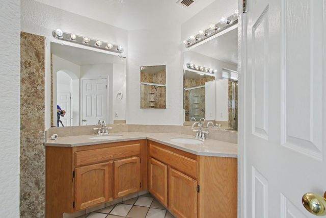 10115 Hampton Oak Dr, Elk Grove, CA 95624