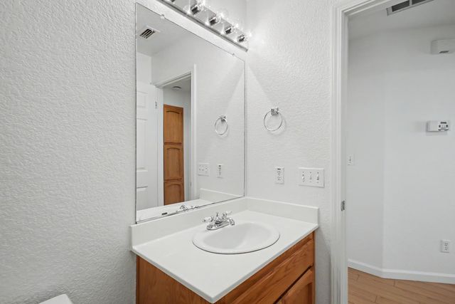 10115 Hampton Oak Dr, Elk Grove, CA 95624