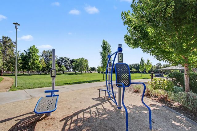 10115 Hampton Oak Dr, Elk Grove, CA 95624
