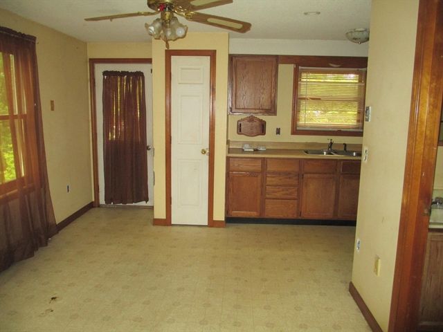 150 Carver St, Tewksbury, MA 01876