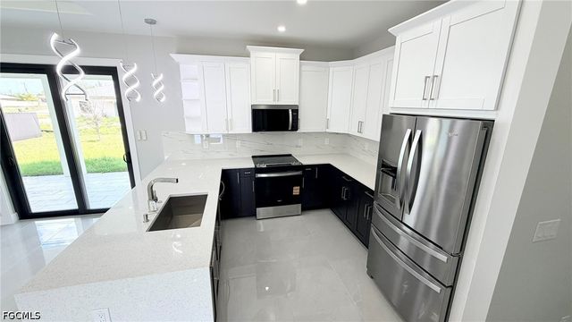 923 NE 17th TER, Cape Coral, FL 33909