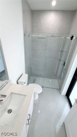 923 NE 17th TER, Cape Coral, FL 33909