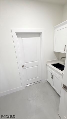 923 NE 17th TER, Cape Coral, FL 33909