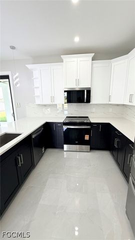 923 NE 17th TER, Cape Coral, FL 33909