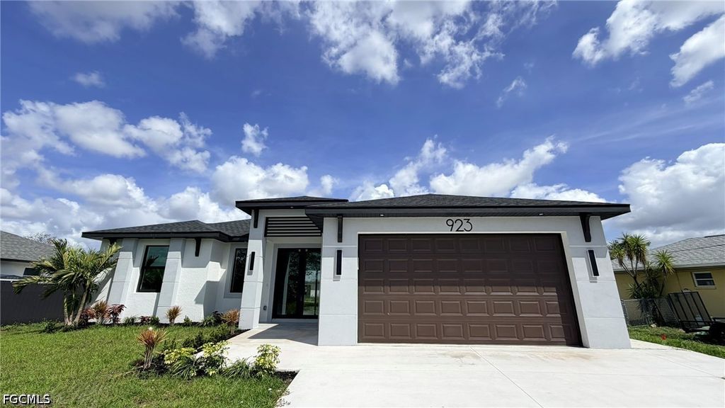 923 NE 17th TER, Cape Coral, FL 33909