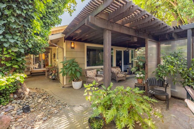3037 Bertis Dr, Sacramento, CA 95821