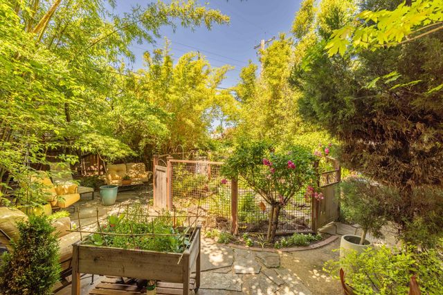 3037 Bertis Dr, Sacramento, CA 95821