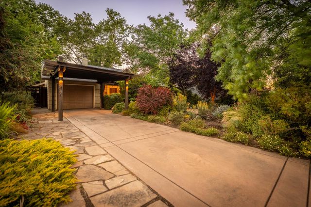 3037 Bertis Dr, Sacramento, CA 95821