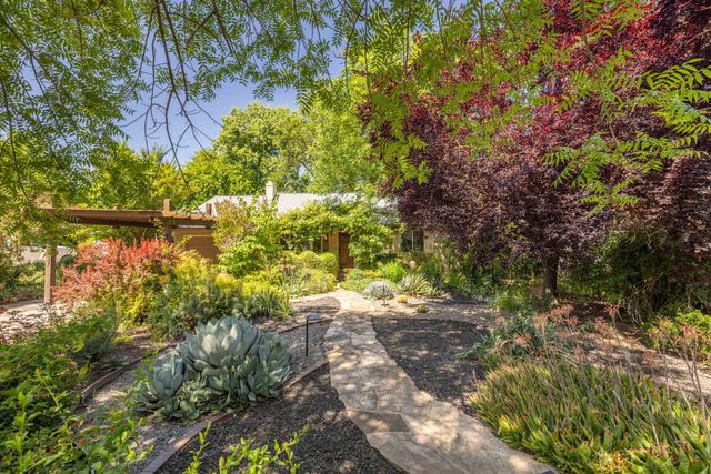 3037 Bertis Dr, Sacramento, CA 95821