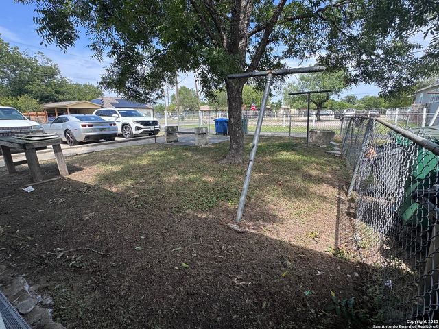110 Azucena, San Antonio, TX 78237