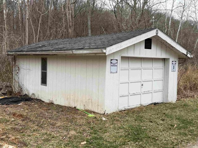 195 Old State Road 54, Avoca, IN 47420