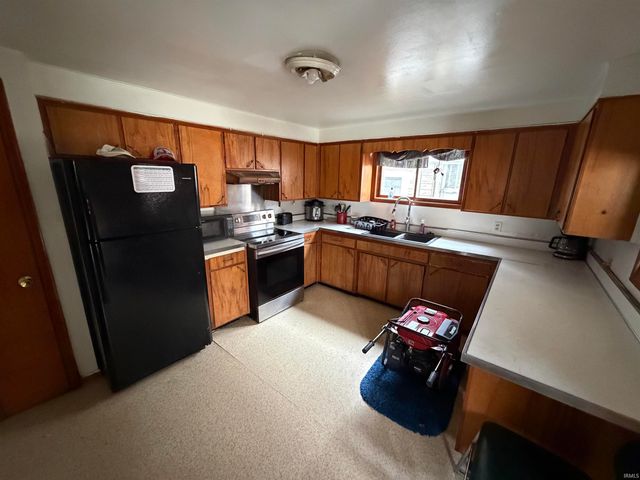 195 Old State Road 54, Avoca, IN 47420