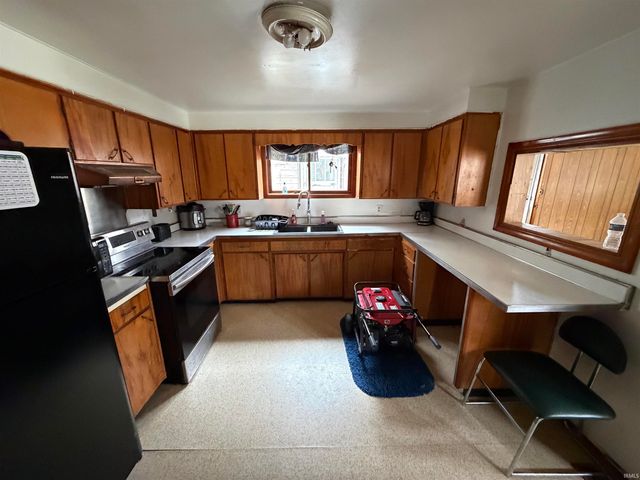 195 Old State Road 54, Avoca, IN 47420