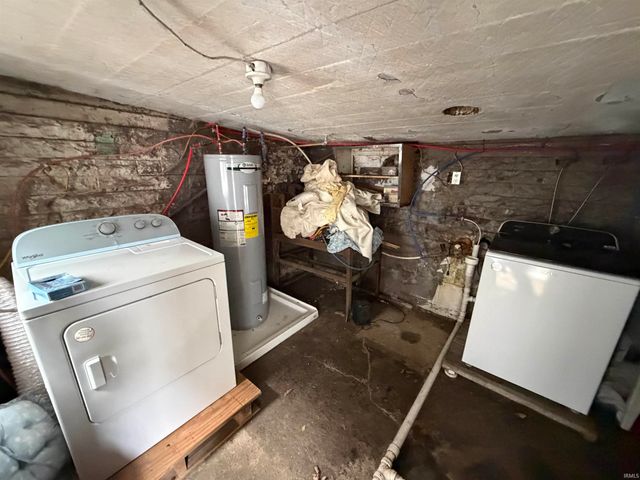 195 Old State Road 54, Avoca, IN 47420