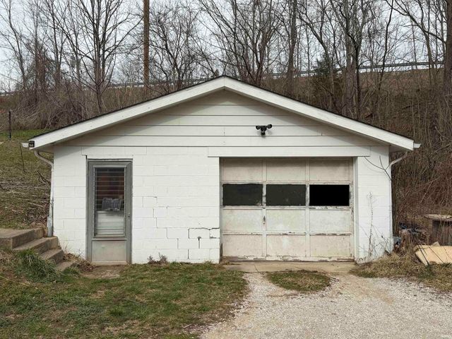 195 Old State Road 54, Avoca, IN 47420