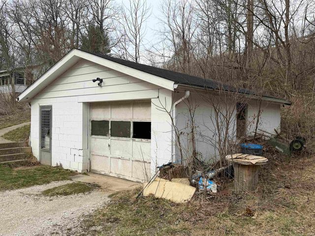 195 Old State Road 54, Avoca, IN 47420