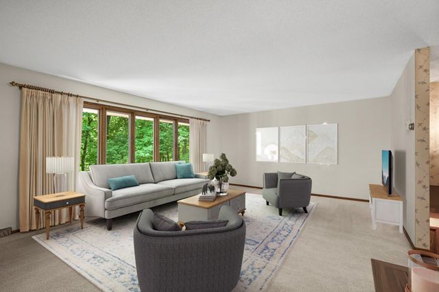 400 Cimarron Circle, Chanhassen, MN 55317