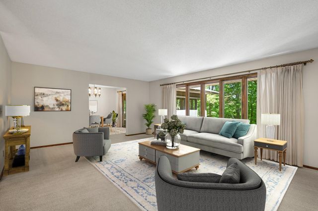 400 Cimarron Circle, Chanhassen, MN 55317