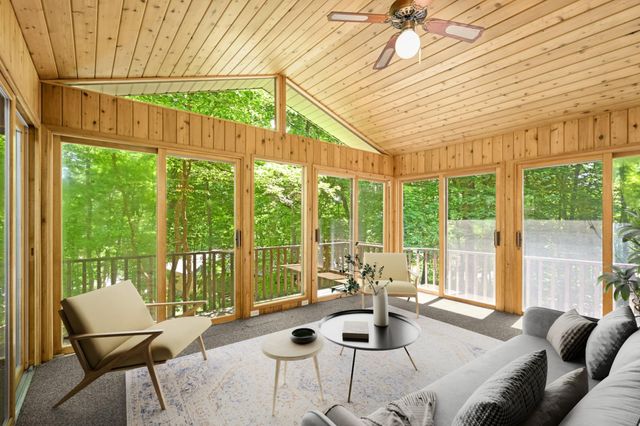 400 Cimarron Circle, Chanhassen, MN 55317