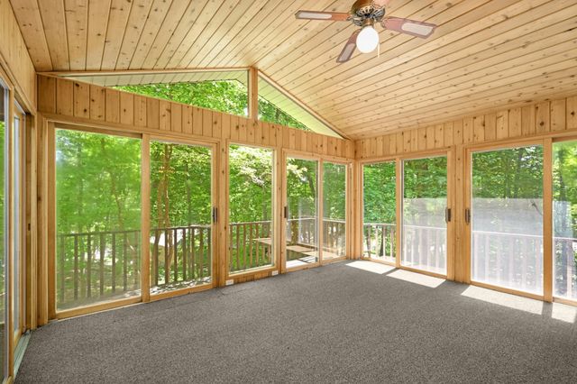 400 Cimarron Circle, Chanhassen, MN 55317