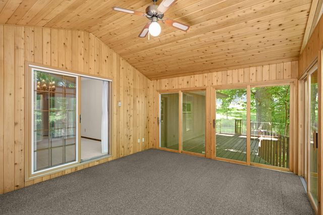400 Cimarron Circle, Chanhassen, MN 55317
