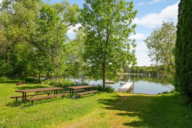 400 Cimarron Circle, Chanhassen, MN 55317