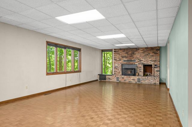 400 Cimarron Circle, Chanhassen, MN 55317