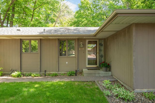 400 Cimarron Circle, Chanhassen, MN 55317
