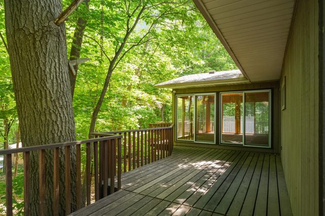 400 Cimarron Circle, Chanhassen, MN 55317